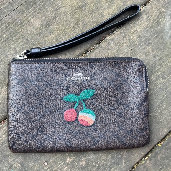 Authentic Coach Signature Corner Zip Wristlet Cherry Rare Mint Condition - Picture 2 of 10